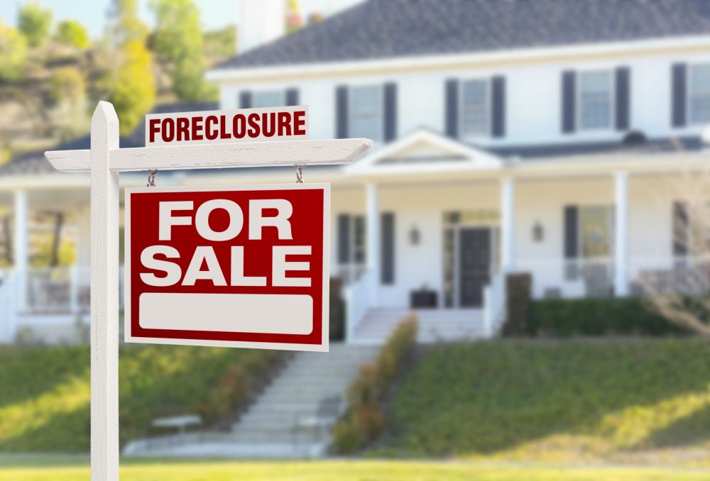Pros and Cons of Buying a Foreclosure